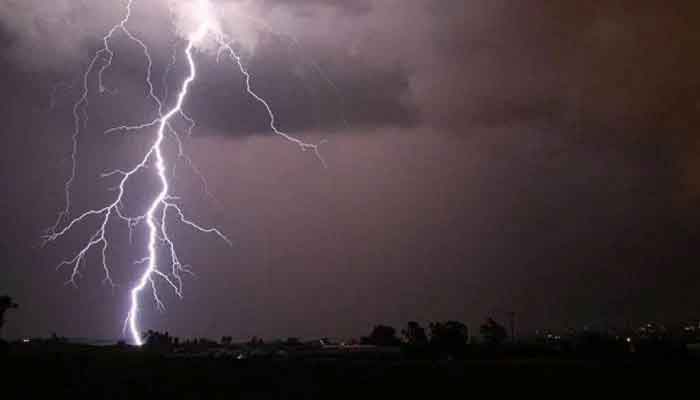 بھارت: آسمانی بجلی گرنے سے33 افراد جاں بحق، متعدد زخمی