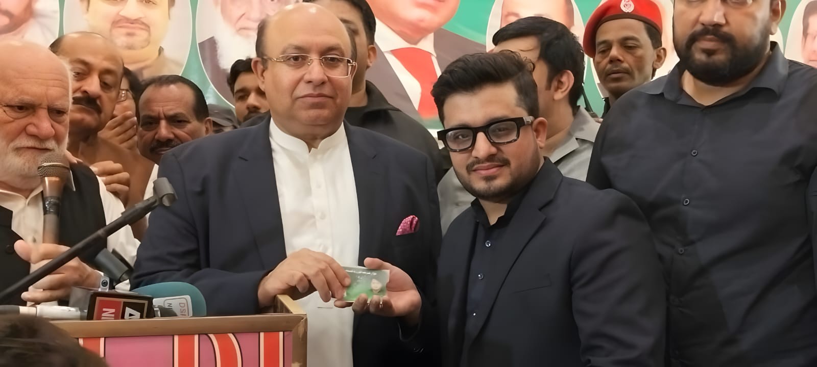 ” نواز شریف لوورز پاکستان کے زیرِ اہتمام شاندار سالانہ ایونٹ اور “گرین کارڈ” کی افتتاحی تقریب — وزیرِ خزانہ پنجاب میاں مجتبیٰ شجاع الرحمٰن کی خصوصی شرکت “.