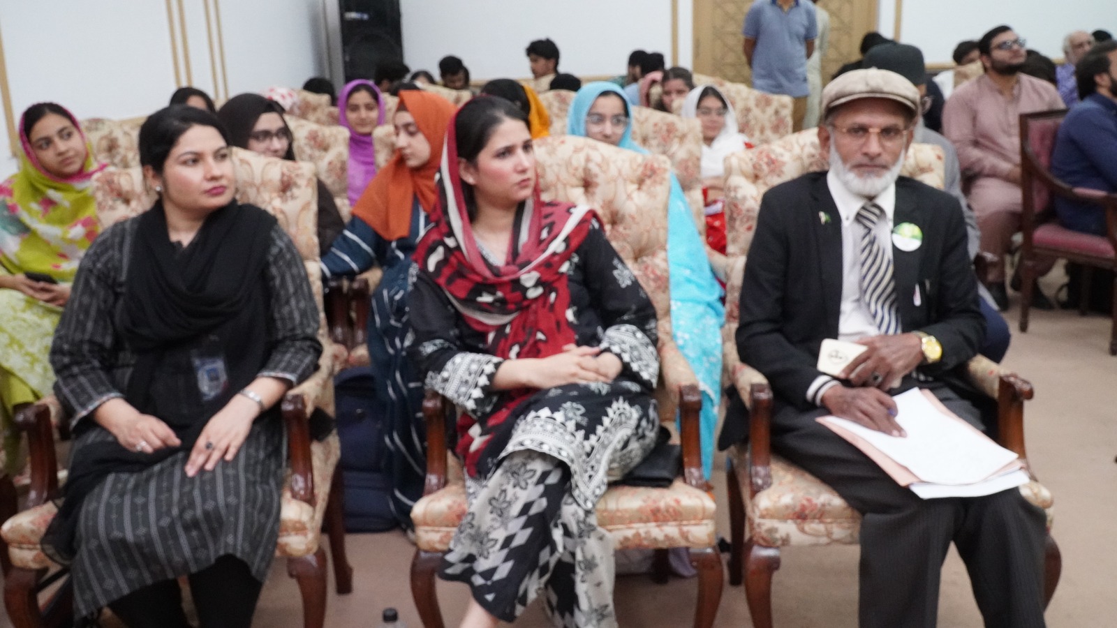 ” اقبال اکادمی پاکستان کے زیرِ اہتمام ’’بین الاقوامی تنازعات کے عالمی دن‘‘ کے موقع پر ’’بین الاقوامی تنازعات کا حل فکرِ اقبال رح کی روشنی میں‘‘ کے عنوان سے سیمینار “۔