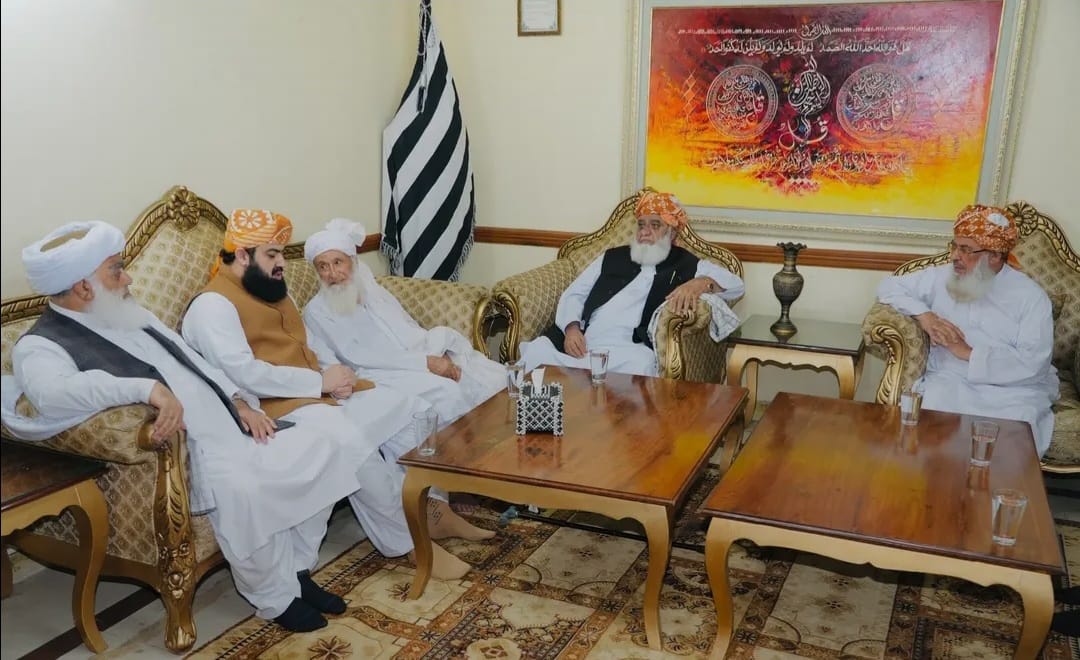 قائدِ جمعیت حضرت مولانا فضل الرحمٰن مدظلہ العالی اسلام کے ترجمان، قوم کی رہنمائی کے پاسباں